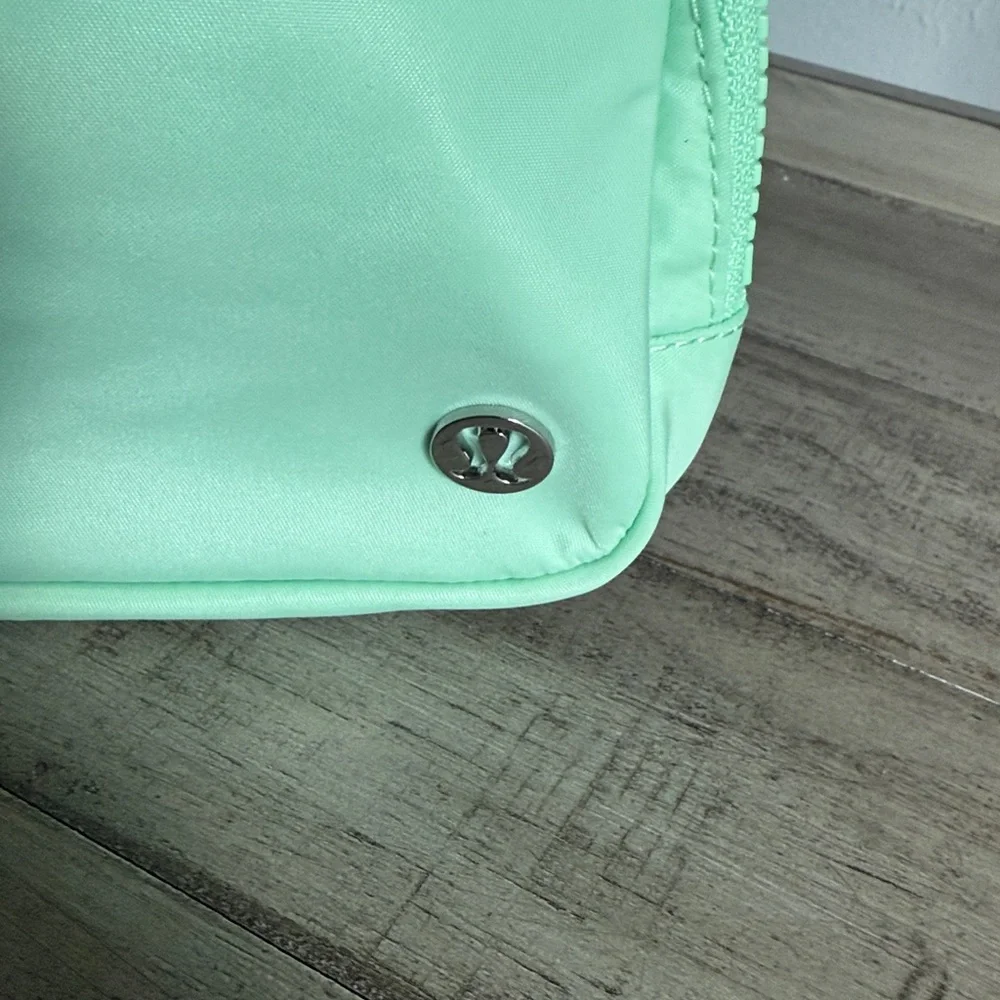 Lululemon Everywhere Belt Bag 1L